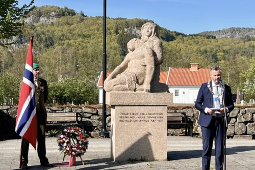 Ordførerens kloke tale før kransenedleggelse på minnestøtta