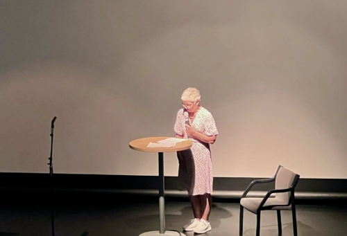 Anna Årstøl avsluttet kvelden på en varm og ekte måte. Hun takket og minnet oss på det viktigste; fred, frihet og demokrati. Vi må ikke sove.